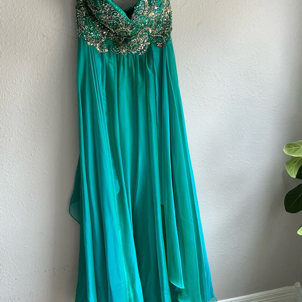 Elegant Teal Prom Dress with Embellished Bodice